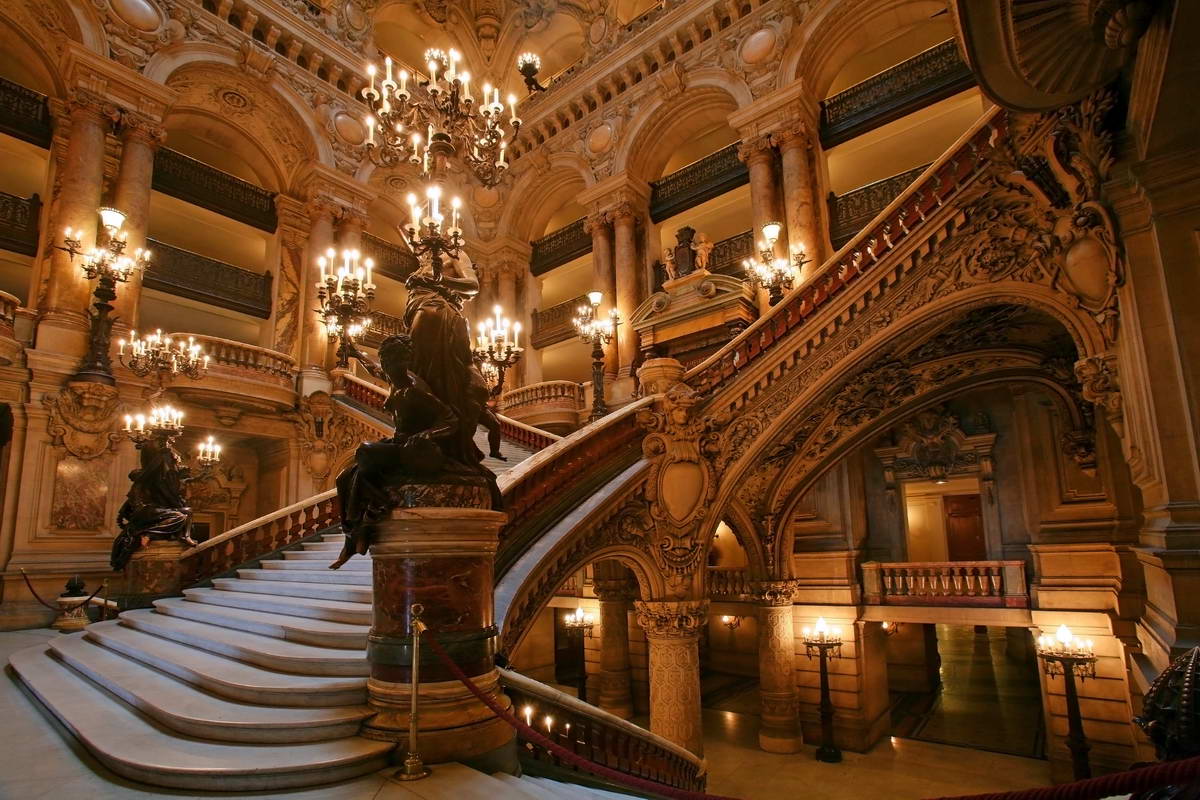 L'opéra Garnier a une déco dans le plus pur style baroque