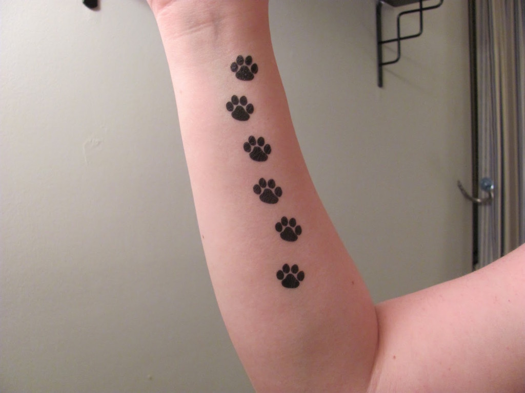 Le tatouage patte de chat séduit les amoureux des animaux !2