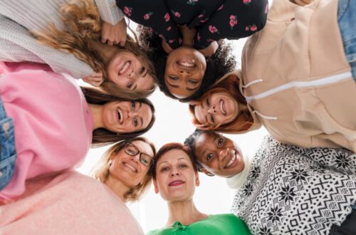 groupe de femme en cercle