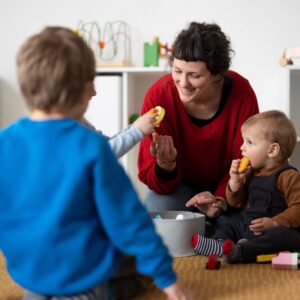 une nounou garde des enfants