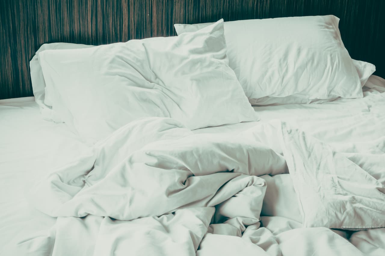 comment enlever une tache jaune sur un matelas blanc